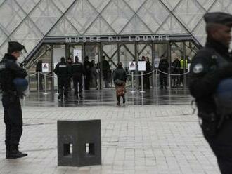 V Paríži súdia útočníka s mačetou z Louvre, hrozí mu doživotie