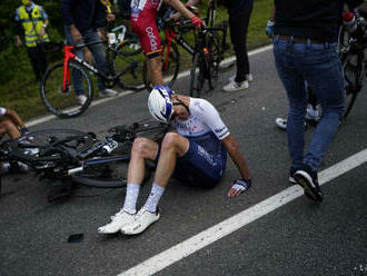 Froome sa vyhol vážnejšiemu zraneniu po páde v 1. etape