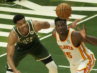 Atlanta zvíťazila v prvom súboji finále konferencie v Milwaukee