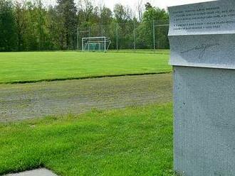 Komik Burian se za války přijel najíst, pojmenovali po něm stadion