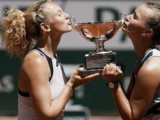 Neuvěřitelný víkend v Paříži. Krejčíková ovládla na French Open i finále čtyřhry