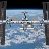 Astronauti instalovali nový fotovoltaický panel iROSA na ISS