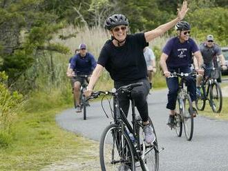 Okrúhle narodeniny prvej dámy oslávili Bidenovci na bicykli