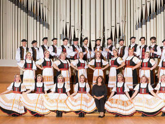 Folklór sa oblečie do fraku