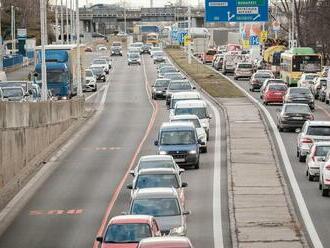 Na bratislavských cestách sú kolóny, zdržanie dosahuje 15 až 90 minút