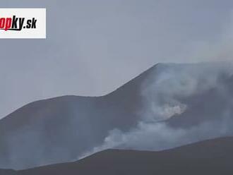 VIDEO Sopka Etna sa prebúdza: V nedeľu znova chrlila lávu a popol