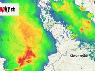 Desivé zábery spúšte: Silná búrka v Čechách! Pozor, úradovali aj na Slovensku