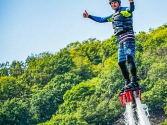 Zážitok v podobe letu s Flyboardom, Hoverboardom či Jetpackom na 15 minút v areáli Lávka Skochovice pri Prahe