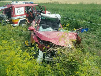 Cesta pri Beňadikovej je uzavretá pre vážnu nehodu