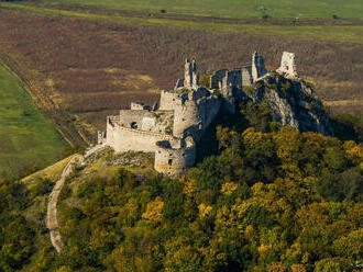 Po letnom kine bude počas celej noci svietiť Plavecký hrad