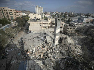 Palestínčania hádzali na izraelské auto zápalné fľaše