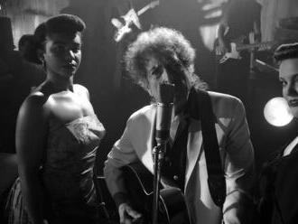 Jako z Twin Peaks. Bob Dylan natočil noir koncert v zakouřeném baru