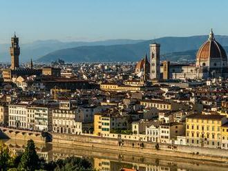 Ezer euróra büntethetik, aki egy hétvégi estén Firenze népszerű utcáin sétál