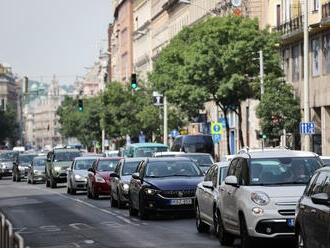 Mostanra összeomlott Budapest autós- és tömegközlekedése Karácsonyék döntései miatt