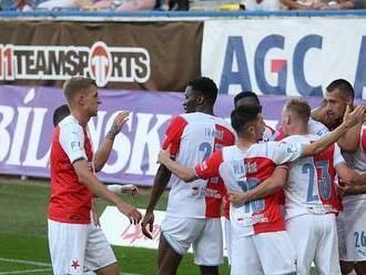 Slavia veze další tři body. V Teplicích úřadovala posila, Schranz dal hattrick