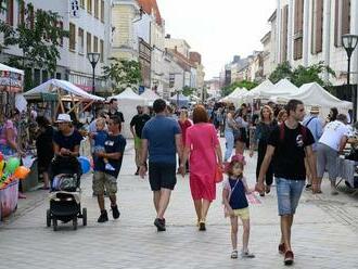 Za pondelok pribudlo 15 infikovaných, hospitalizácie klesli