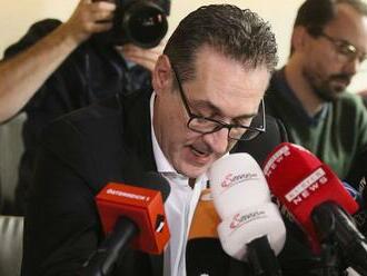 Začal sa proces s bývalým vicekancelárom a exšéfom FPÖ Strachem, čelí obvineniam z korupcie