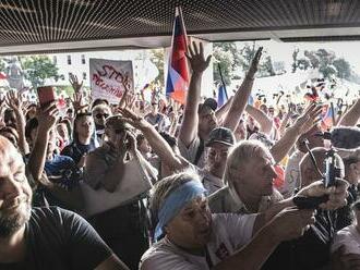 V súvislosti s piatkovým protestom pred NRSR obvinili 40-ročnú ženu