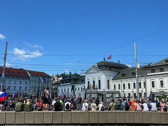 Protesty nemôžu prerásť do agresie a porušovania zákona, reagujú politici