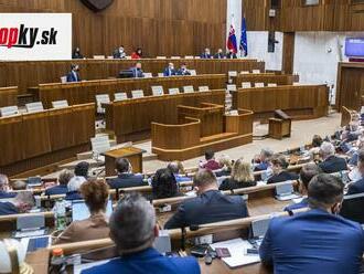 Poslanci Národnej rady pokračujú v zasadaní: Ostáva im niekoľko neprerokovaných bodov