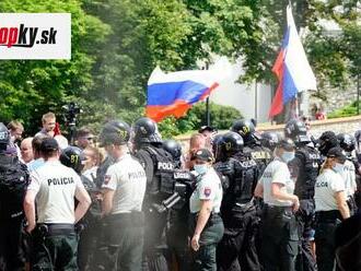 Víkend plný protestov a hádok: VIDEO Kollárovci ustúpili! Kotleba narušil tlačovku, Pellegriniho vypískali