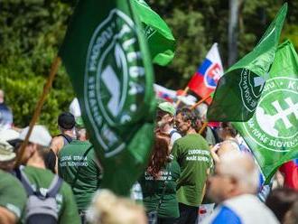 Neslávne známy lekár vystúpil na proteste plnom kotlebovcov: Nechutné vyjadrenie o Čaputovej