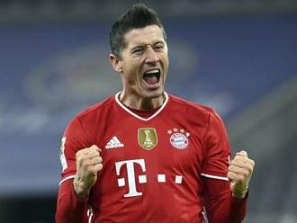 Od futbalu si neoddýchne ani na dovolenke: Lewandowski potešil deti na Sardínii