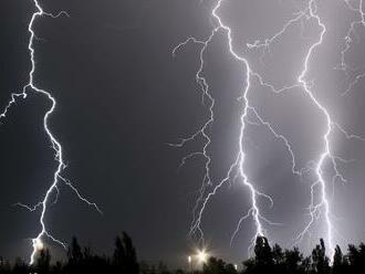 Východ Slovenska si neoddýchne: Výstraha pred búrkami! Hrozivé predpovede meteorológov