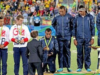 Samoobsluha na stupňoch víťazov: Aj medailové ceremoniály v Tokiu poznačila doba covidová