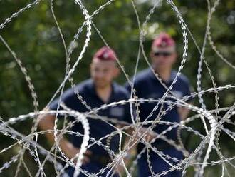 Migranti napadli maďarských vojakov strážiacich hranice: Štyroch zranili