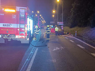 Jednotka ze Strašnic zasahovala na Jižní spojce před sjezdem na Strašnice ve směru na Černý most.…