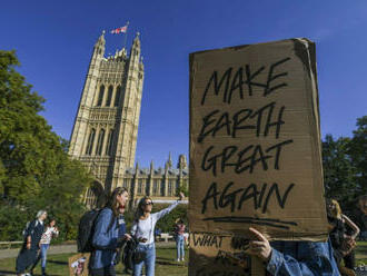 Environmentálni aktivisti protestovali vo finančnej štvrti Londýna