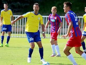 Událost pro český fotbal: Novotný zvládl záskok, proti Plzni hrál v 51 letech