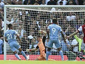 Nechtěná adresa a historická blamáž. Arsenal vzpomínal i na Rosického