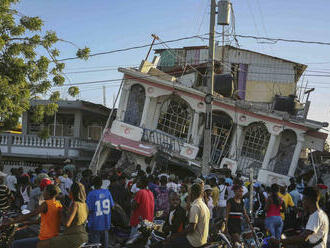 Počet obetí ničivého zemetrasenia na Haiti stúpol na takmer 1 300