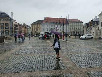 Rozoženie dážď protesty v Bratislave? Polícia je pripravená, protestujúci zatiaľ chýbajú