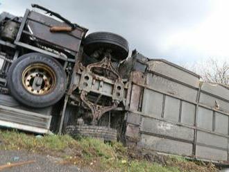 Nehoda autobusu si na maďarskej diaľnici vyžiadala 8 životov