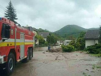 Hasiči zasahujú po búrke na viacerých miestach východného Slovenska