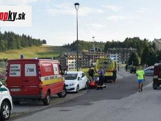 FOTO Na Donovaloch cyklista   narazil do zaparkovaného auta: Zraneniam podľahol