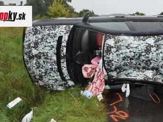 Tragická nehoda pri Želovciach: V aute bola matka s dieťaťom, dieťa prežilo, matka nie