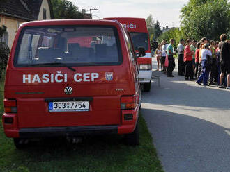 Zloděj ukradl hasičům obce Cep na Jindřichohradecku VW Transporter, policie po něm pátrá