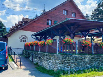 Beskydy priamo pod Lysou horou: Hotel Rajská bouda *** so vstupom do sauny, bowlingom a polpenziou.