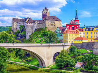 Loket 14 km od Karlových Varov: 4* Pension Masonic House s výhľadom na hrad a vstupmi do múzeí.