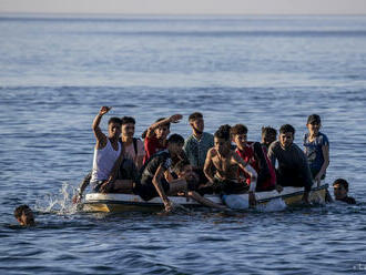 Španielska námorná služba zachránila viac než dve stovky migrantov