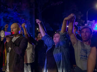 Proti novým reštrikciám protestovali v centre Sofie stovky ľudí