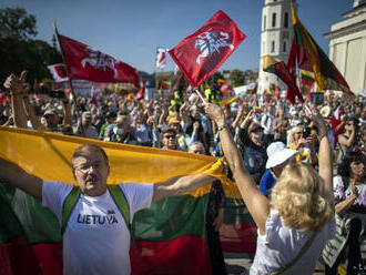 V Litve demonštrovali proti covidpasom, vydali sa k budove parlamentu