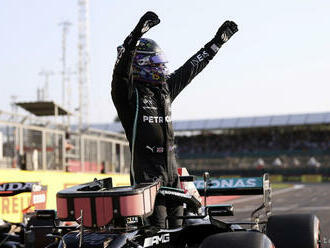 F1: Hamilton dosiahol na VC Ruska jubilejné 100. víťazstvo