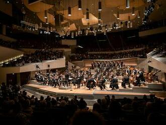 Nemyslet, jen poslouchat. Hrůša s Berlínskými filharmoniky řídil světovou premiéru