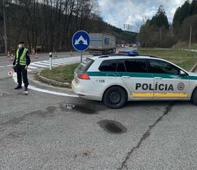 Cestování na Slovensko: Po příjezdu na Slovensko je povinná karanténa. Výjimku mají plně očkované osoby. Výjimka pro přeshraniční pracovníky platí i po 1.9.2021.