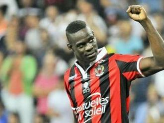 Nová šance, další zkrat. Rebel Balotelli po vystřídání praštil pěstí spoluhráče